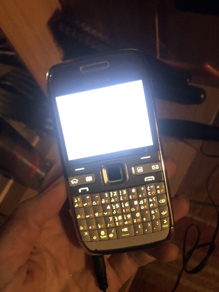 Телефон Nokia E72 на запчасти