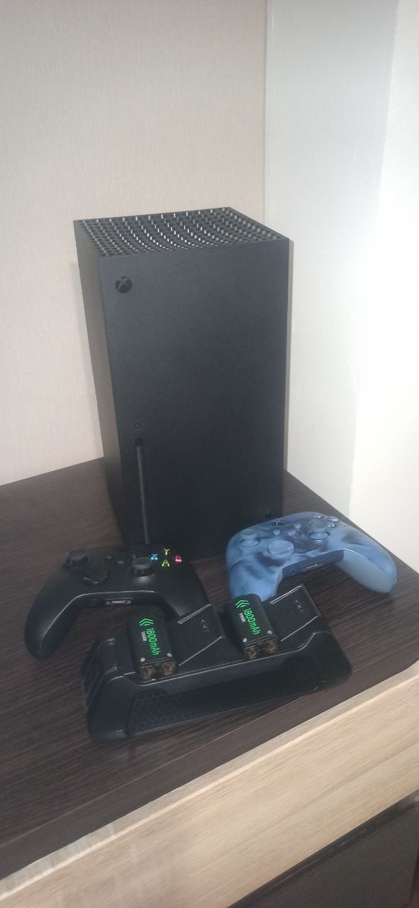 Xbox series X + 2 геймпада