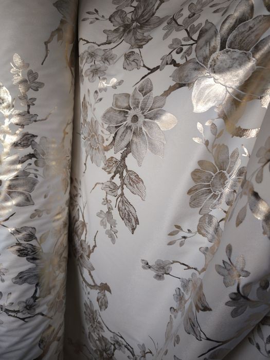 zasłony z metra WELUR jasny KREM/BEŻ+KWIATY stare złoto,szer 280 cm