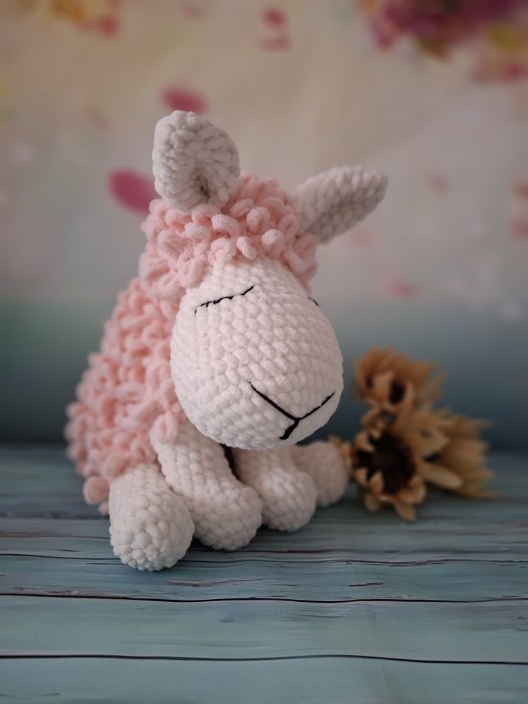 Śpiącą owieczka amigurumi