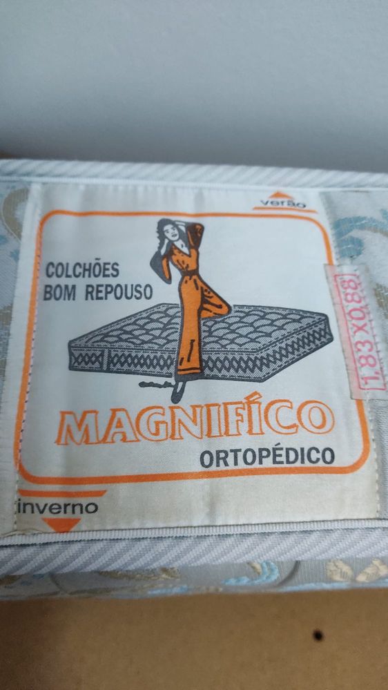 Cama solteiro com gaveta