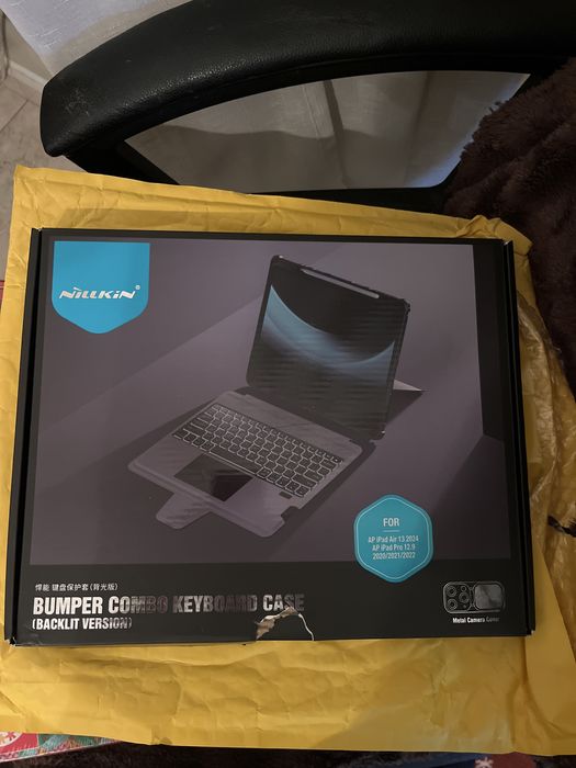 Capa com teclado Nilkin para Ipad