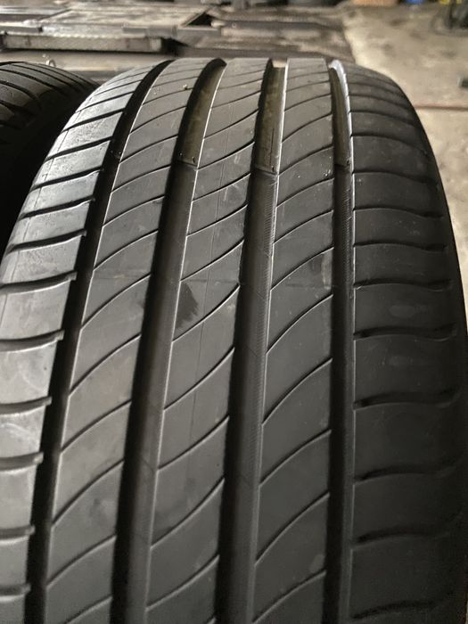 235/45/18 - Michelin Primacy 4