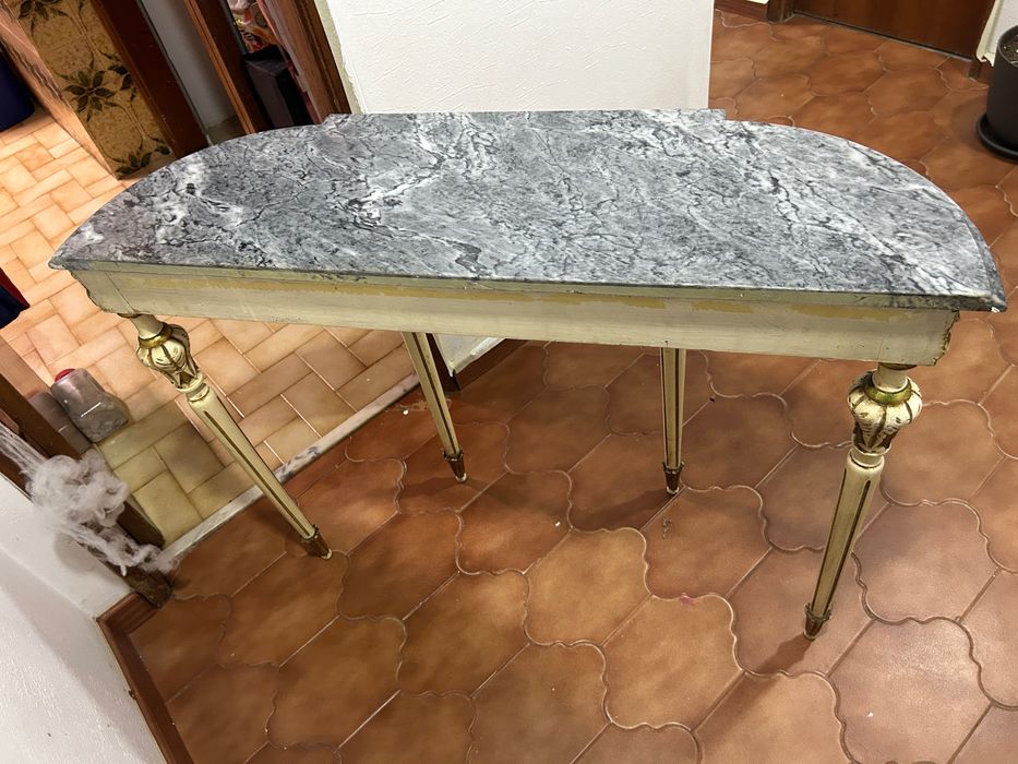 Mesa consola antiga com tampo de mármore- peca de coleção