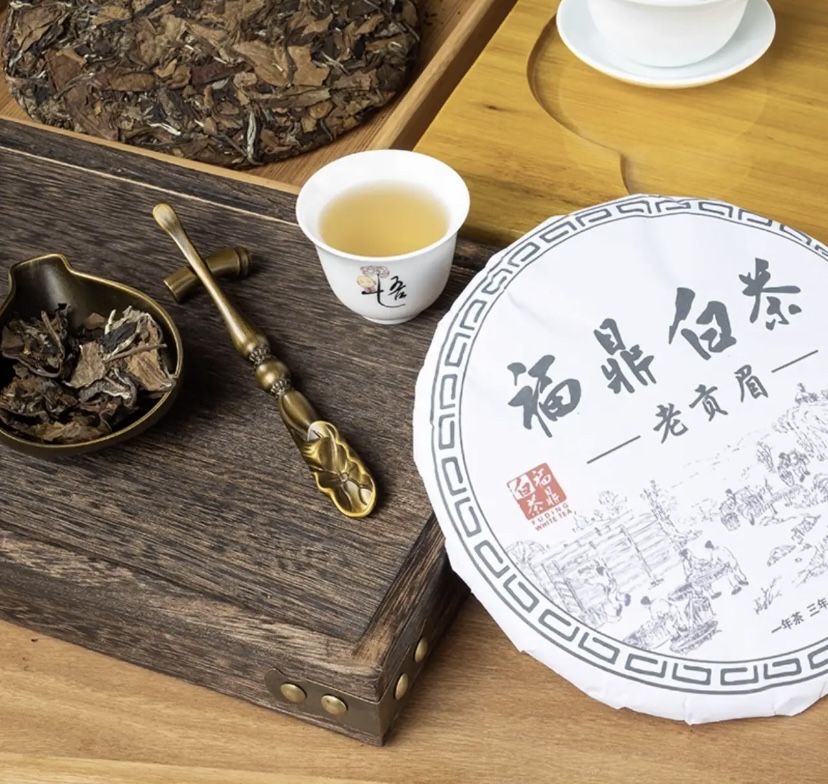 Чай Белый  2015 Пуэр Лао Гун Мэй Дворцовые брови