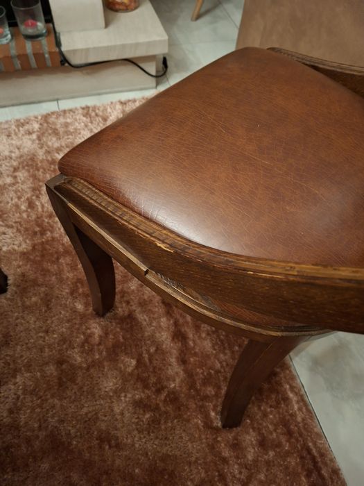 8 cadeiras em madeira castanho