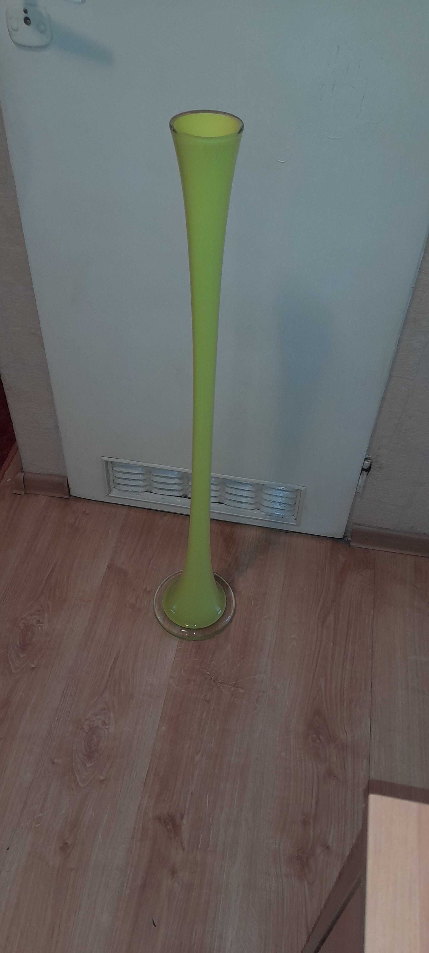 Wazon dekoracyjny z kolorowego szkła .