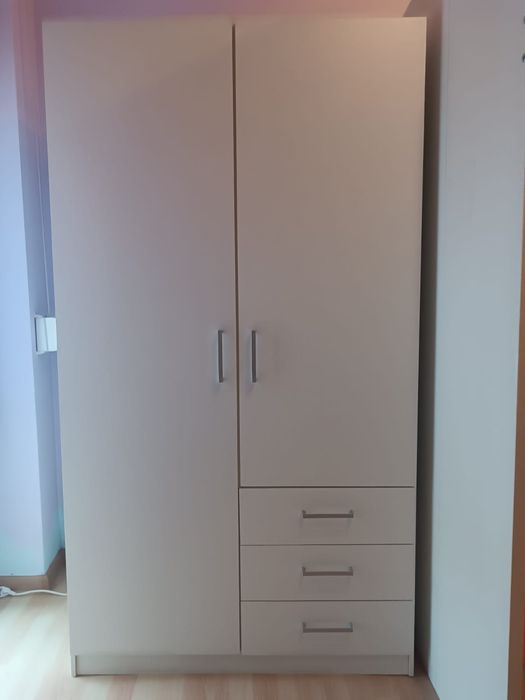 Szafa ubraniowa z szufladami