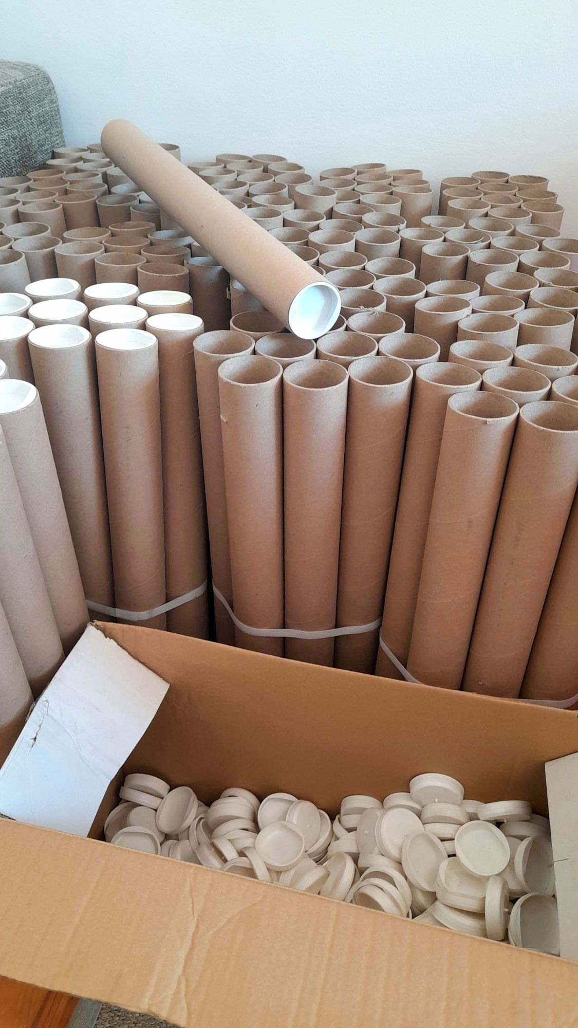 70 tubos A2 de envio, em cartão com tampa