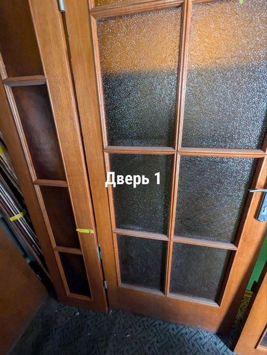 Деревянные двери со стеклом