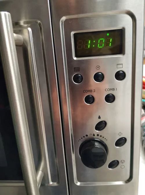 Microondas em inox com grill, avariado, peças