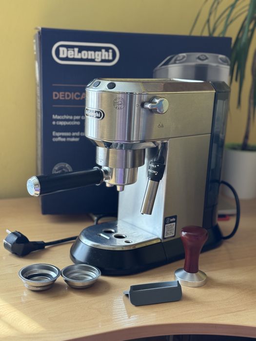 Delongi ЕС685.M Рожкова кавова машинка