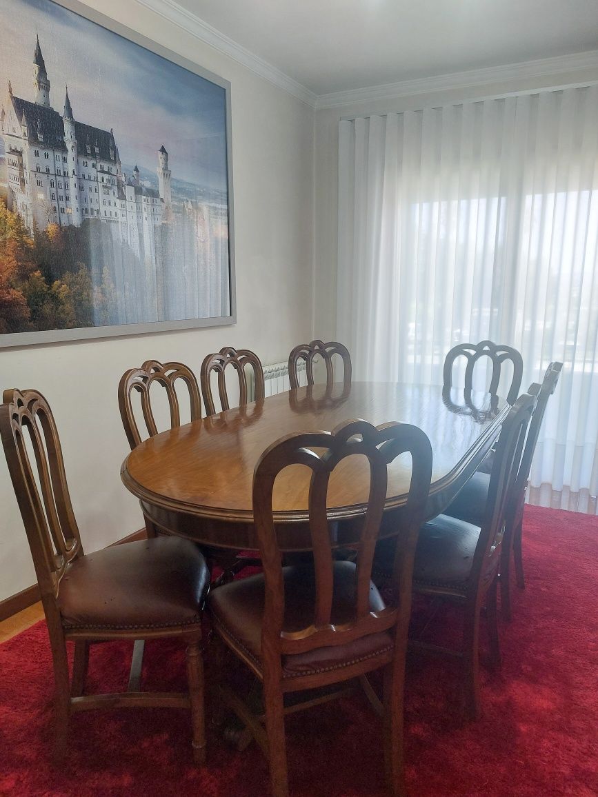 Mesa de Jantar + 8 Cadeiras