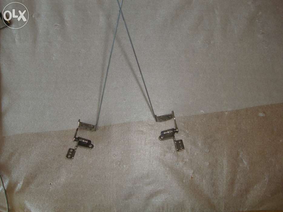 Toshiba L650 – New Hinges (Pair)64297960398850121