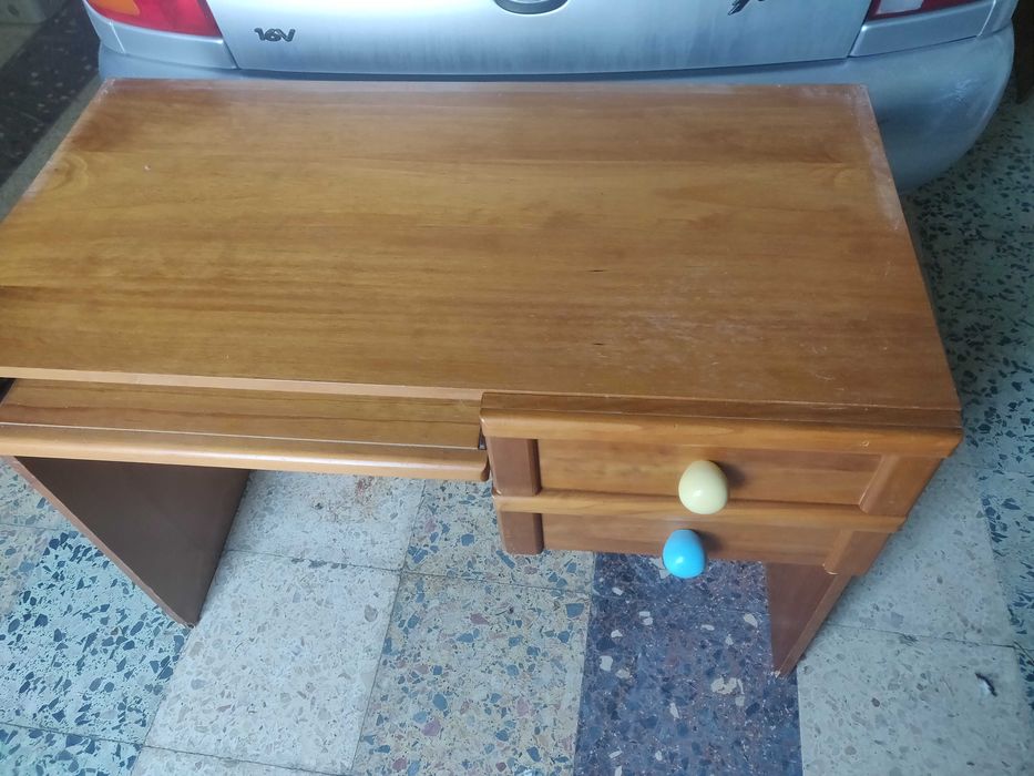 Secretária de madeira