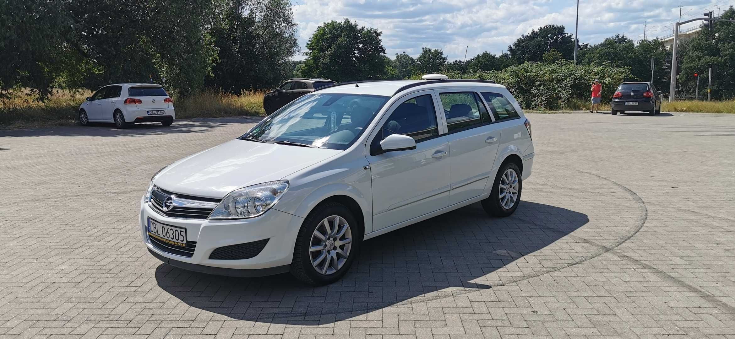 Astra 1.6  Lift Automat sprowadzona zarejestrowana