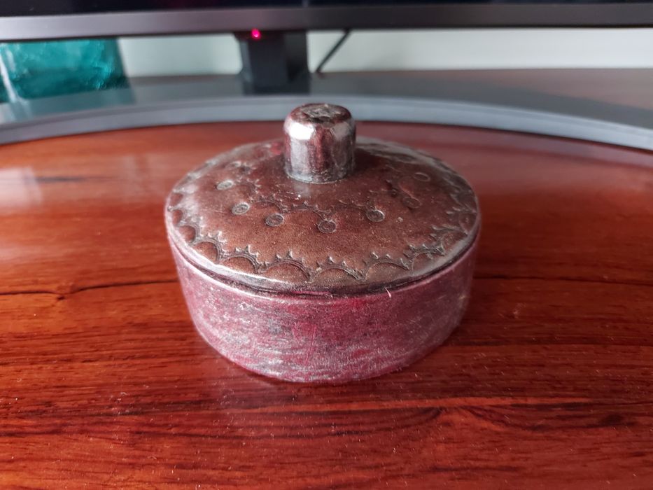 Caixa decorativa em pele, artesanato