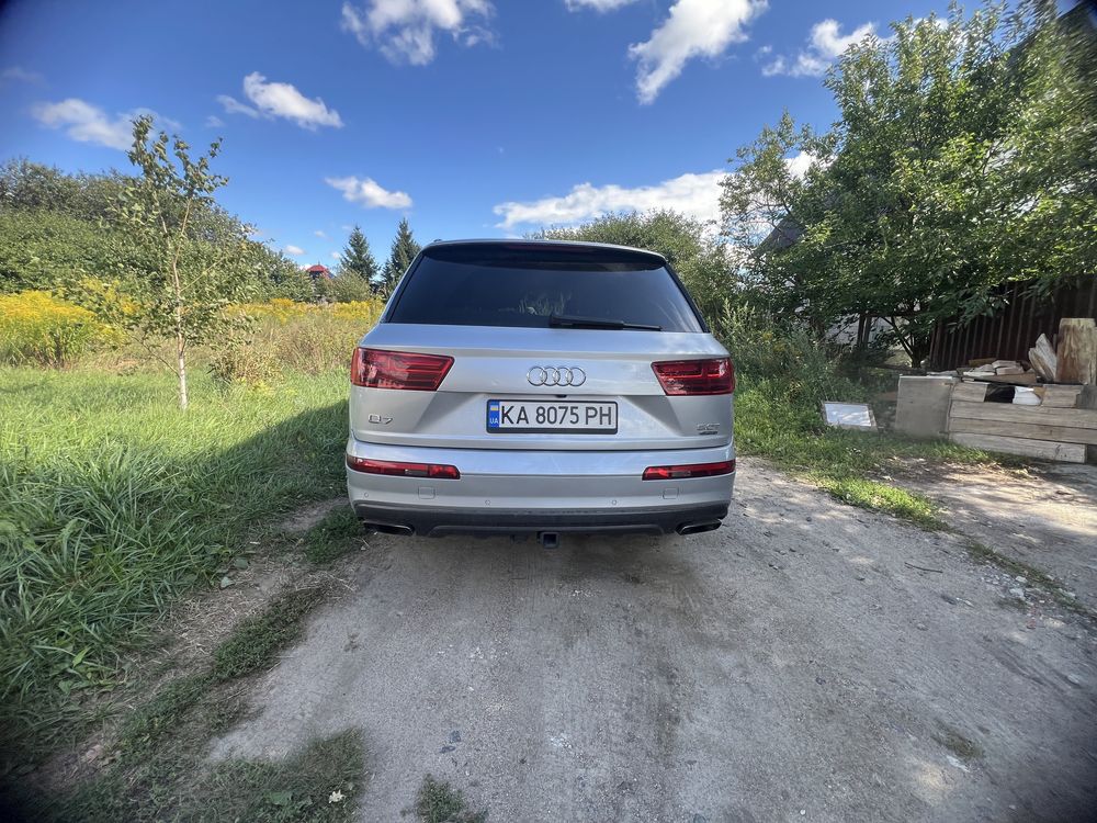 Продаж  Audi Q7 ,