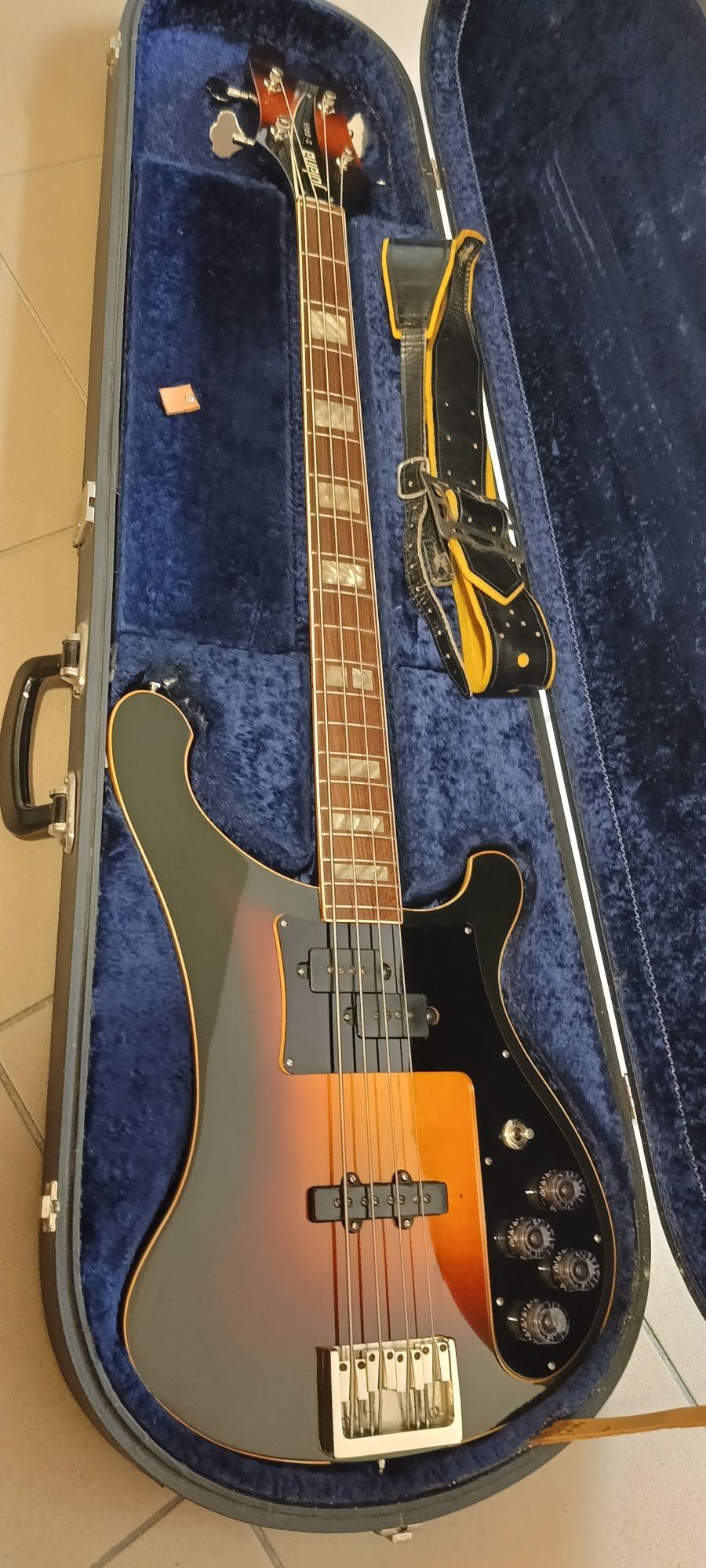 Jolana D-bass Rickenbacker 86r