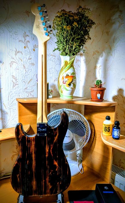 Fender Sguier Sonic Stratocaster. Custom  !