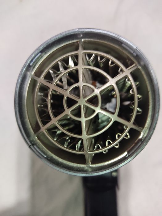 Для волосся електро щипці-плойка та фен.