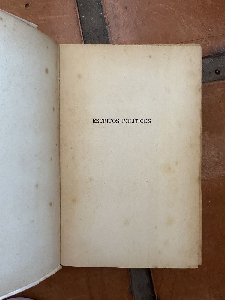 Livro raro escritos políticos de Mário Soares