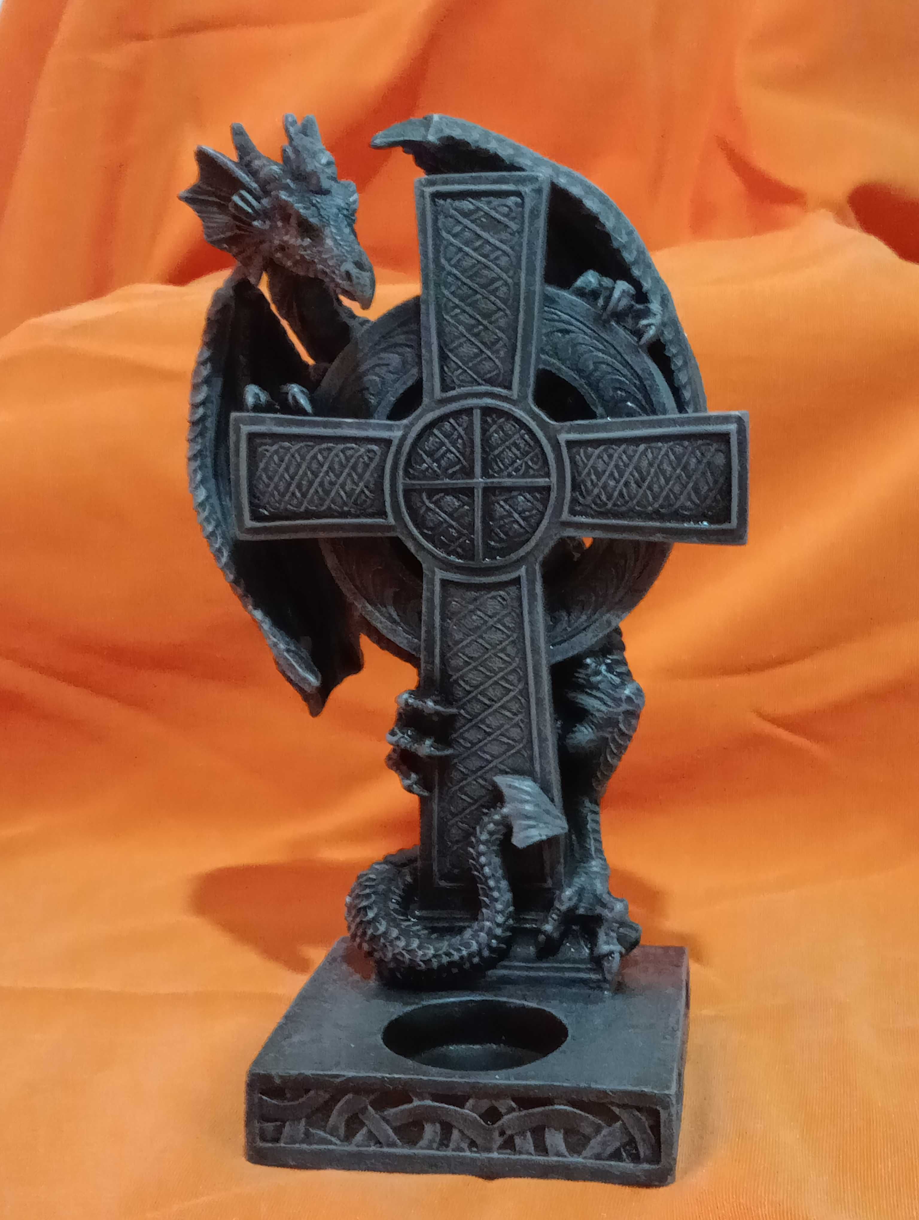 estatuetas de dragões