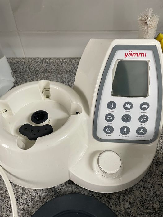 Yammi 2 em bom estado com livro de receitas