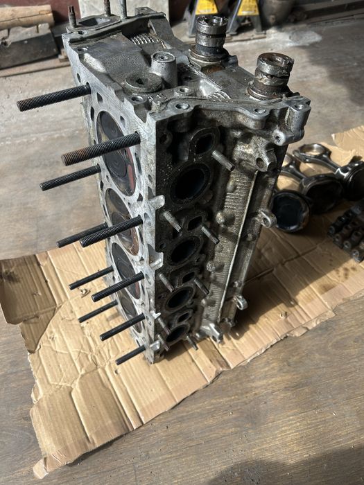 головка двигуна ліва,поршня,бугеля,toyota sequoia/LEXUS 5.7 3UR-fe