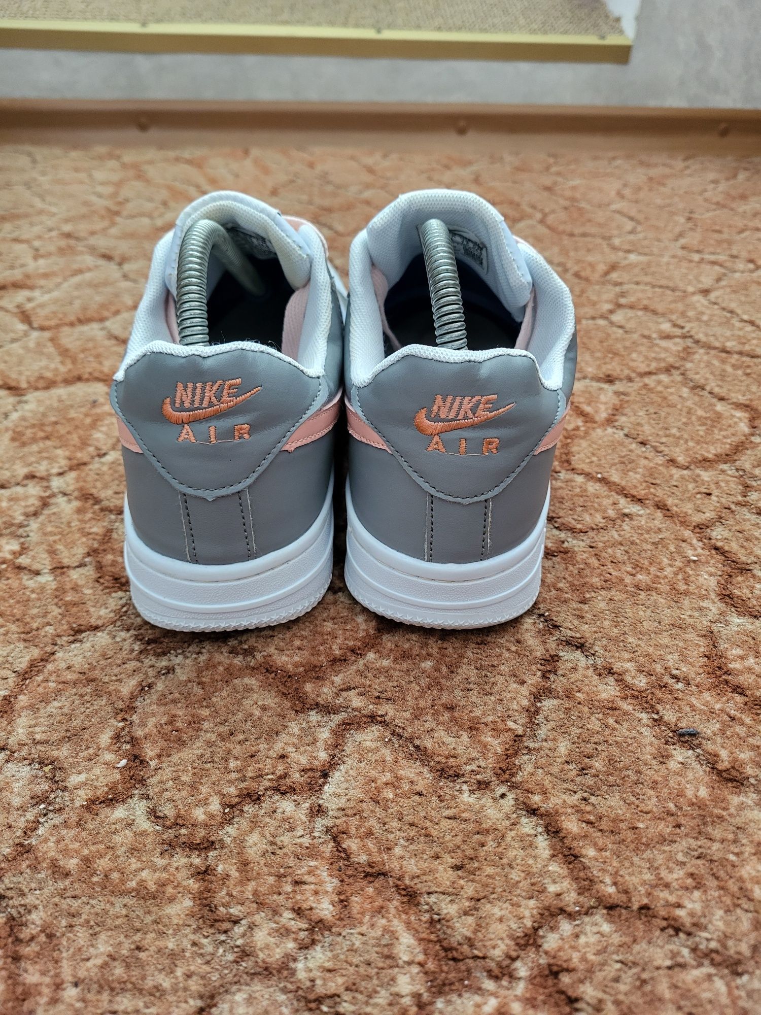 Женские кроссовки Nike Air Force 1