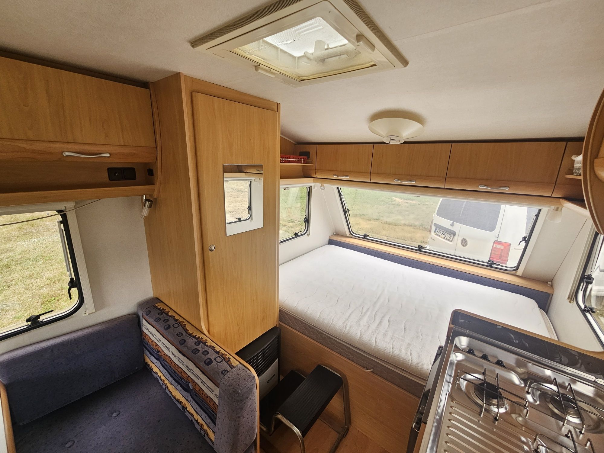 Przyczepa kempingowa Beyerland Sprinter 390 z przedsionkiem 1100Dmc