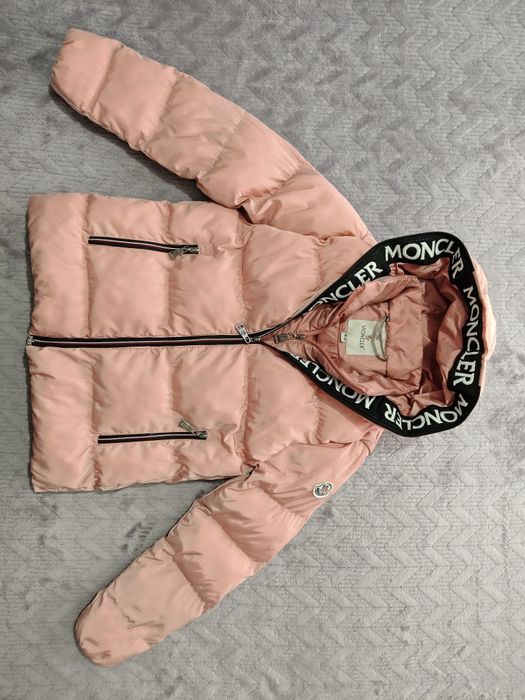 Moncler пуховик для дівчаток 13-14 в гарному стані