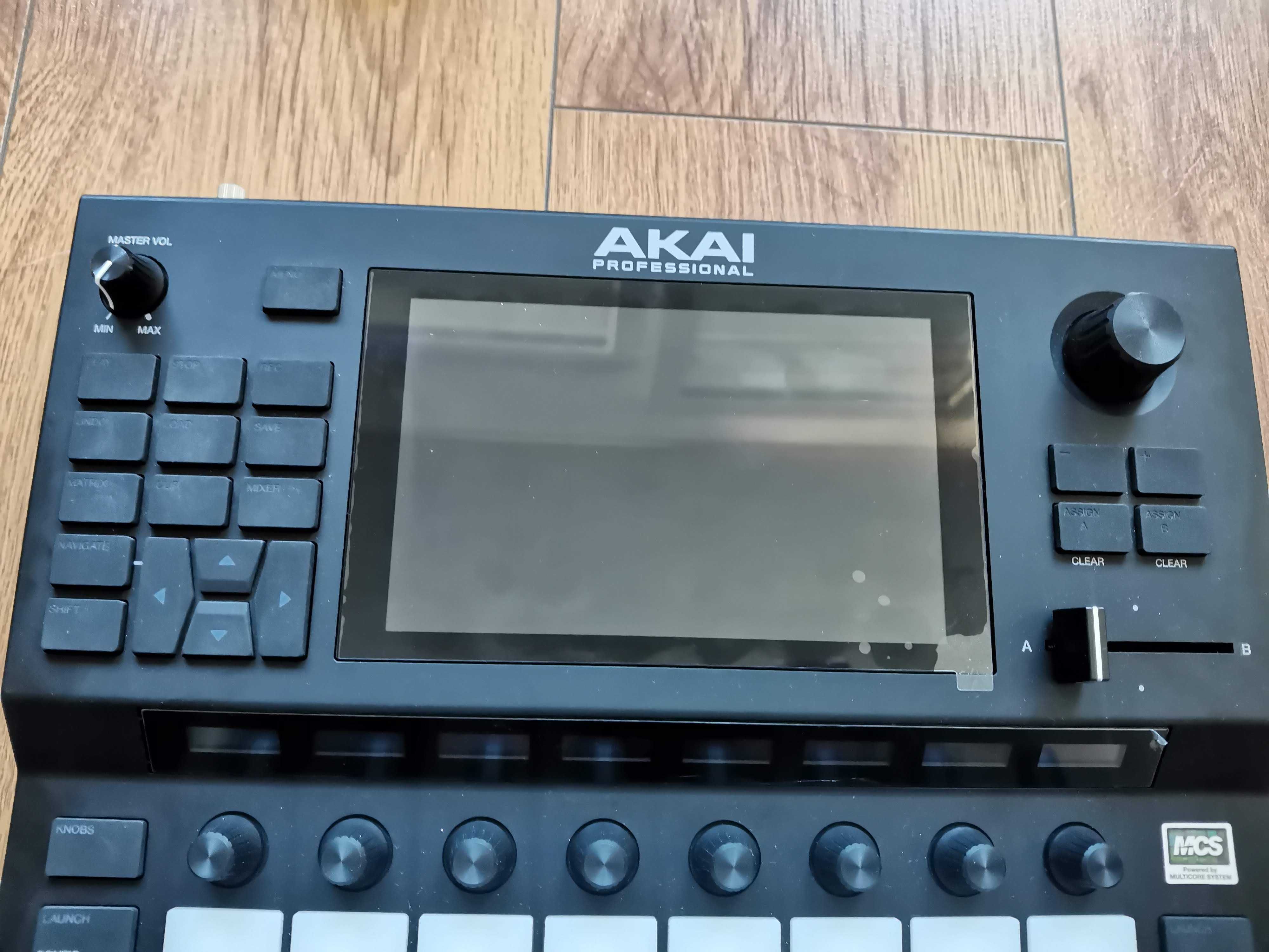 Akai Force + decksaver - groovebox sampler kontroler