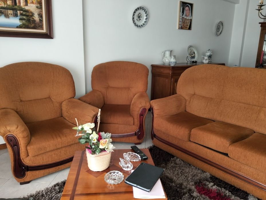 Sofá cama e duas poltronas