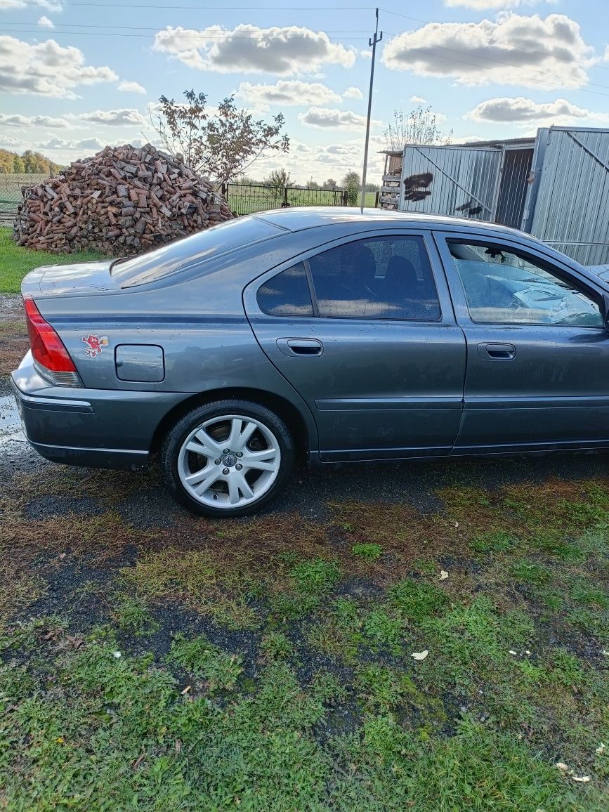 Witam posiadam na sprzedaż części do Volvo S60
