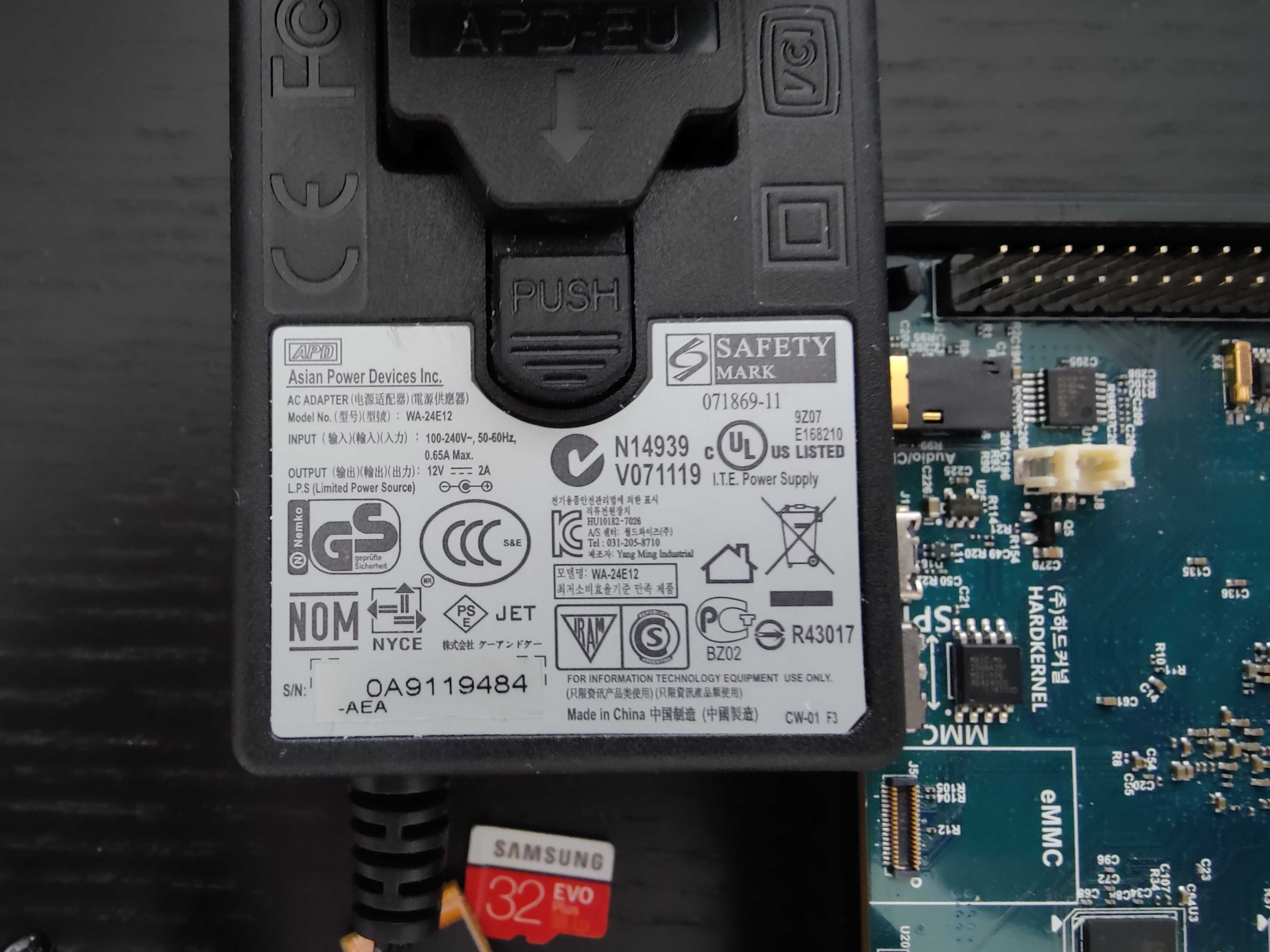Odroid N2 4GB RAM Minikomputer + Zasilacz + Moduł eMMC + Karta SD 32GB
