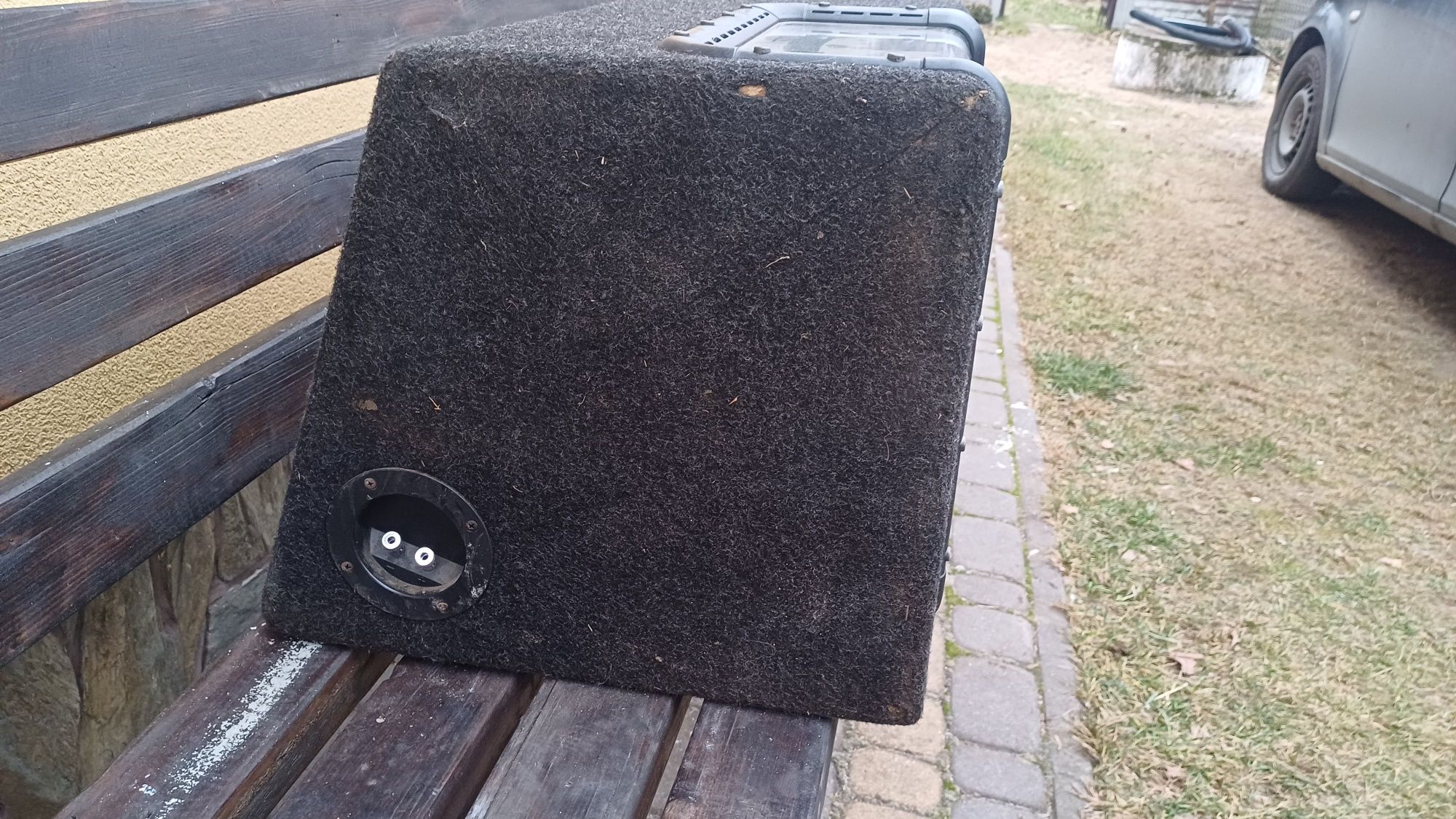 Subwoofer z wzmacniaczem