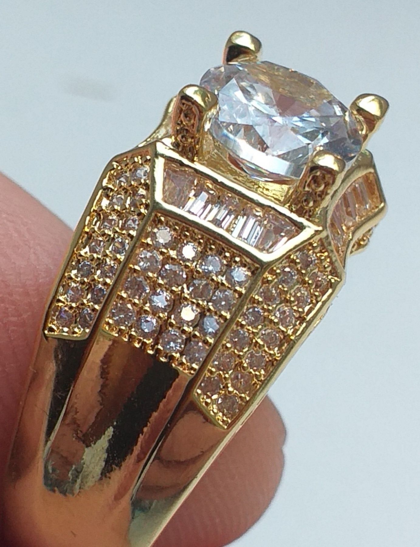 Перстень из медицинского ювелирного сплава,под золото 23 размер