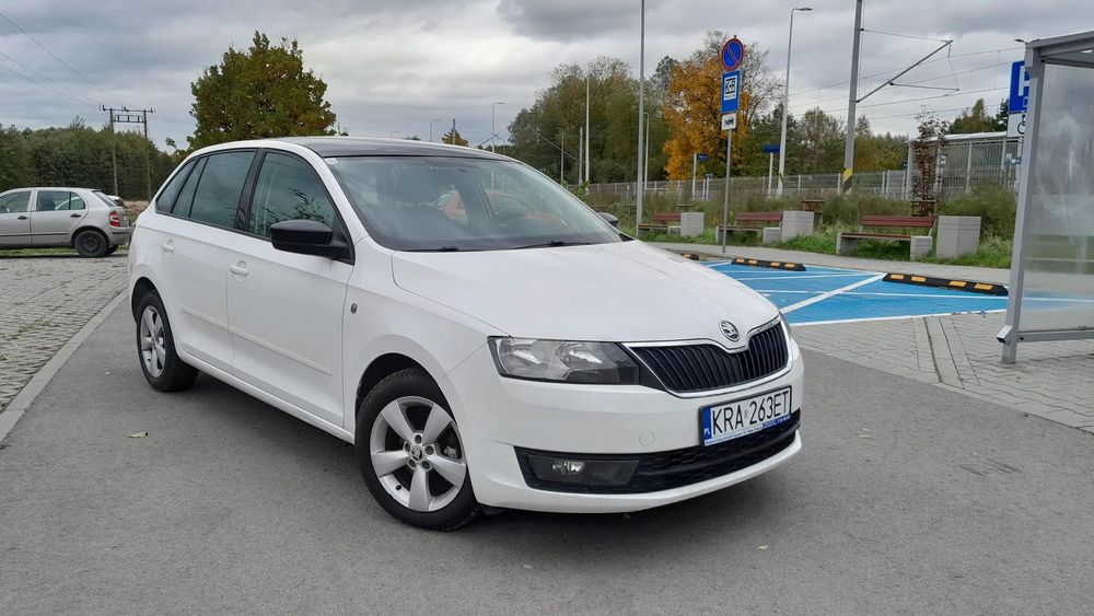 Skoda RAPID Zarejestrowane w PL ! Panoramadach . Benzynka .Hatchback
