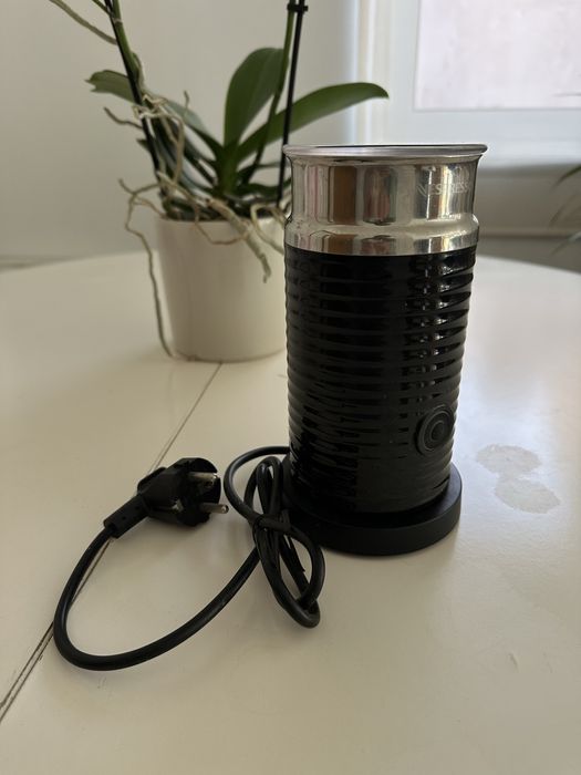 Aeroccino nespresso preto