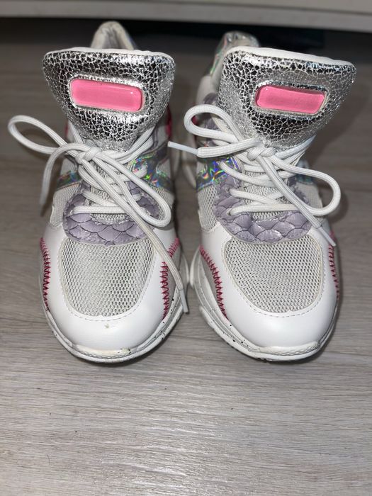 Кроссовки женские