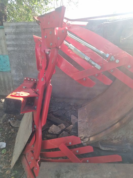 Продам плуг оборотний Унлю 5+1