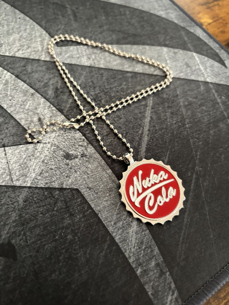 Медальон (брелок) с надписью Nuka Cola из игры Fallout