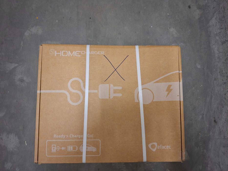 Carregador elétrico EFACEC de 7,4 kW com ficha Type 1
