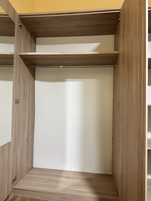 Roupeiro em bom estado