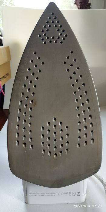 Утюг с отпаривателем