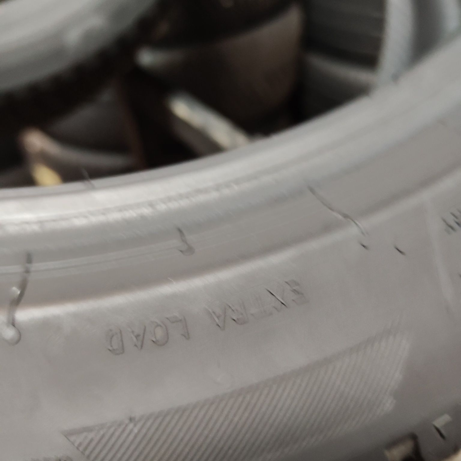 225/45/17 XL Sprzedam komplet opon całorocznych Bridgestone