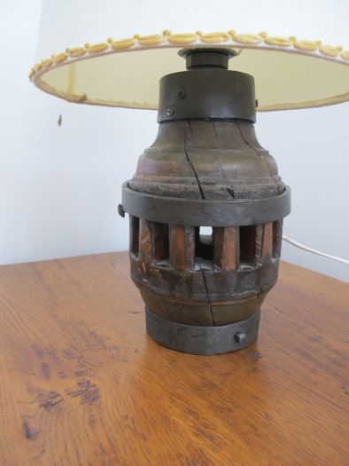 Lampa stołowa drewniana z koła