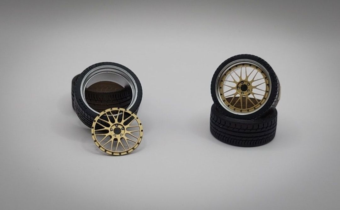 4 felgi z oponami 1/18 BBS LM do modeli diecast i innych