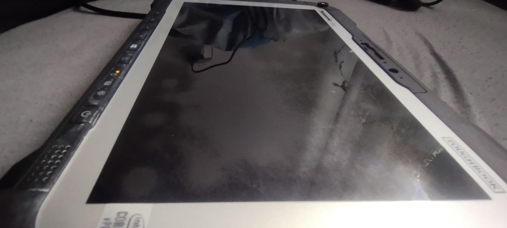 Tablet Panasonic FZ-G2
W pełni wytrzymały tablet z systemem Windows Pa
